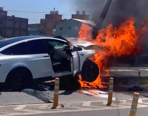 林志颖驾Model X遭遇车祸 曾发文称赞特斯拉：重燃开车乐趣