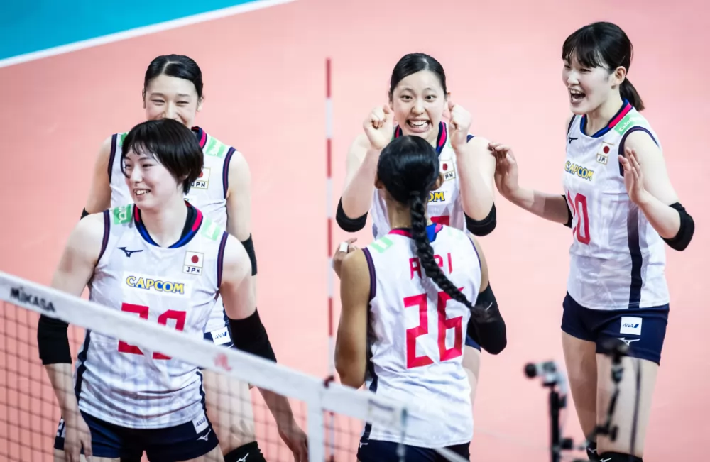 3-1！总决赛首支4强队诞生，日本女排遭遇5连败，中国女排姑娘笑了