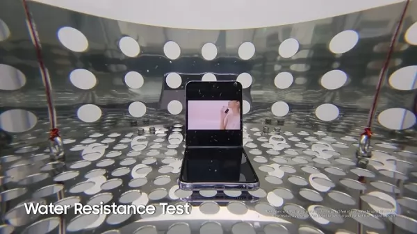 三星分享Galaxy Z Fold4/Flip4工厂测试视频